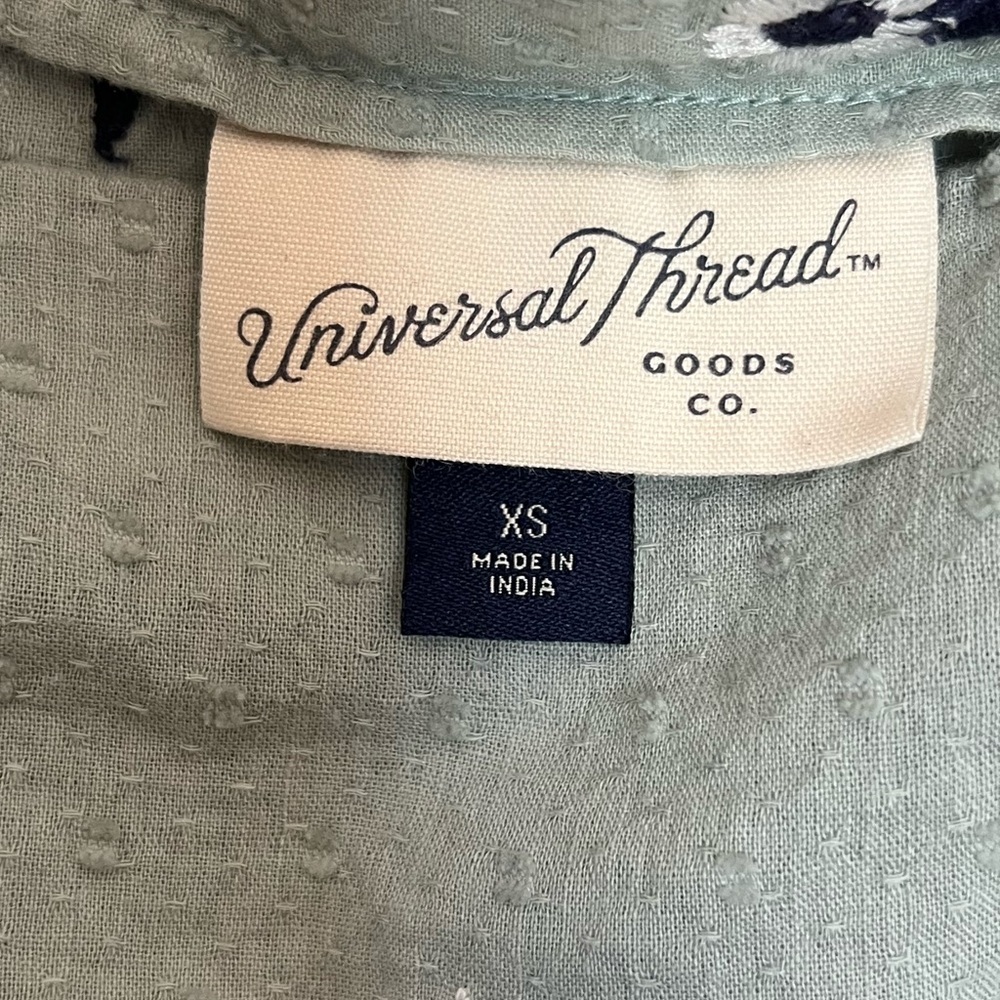 Universal Thread Embroidered Top - Picture 3 of 4